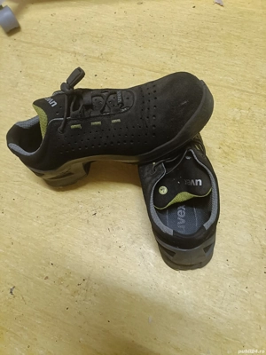 vând bocanci de lucru