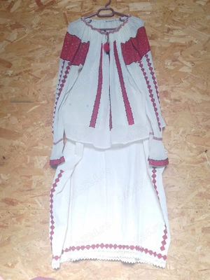 Vând costum popular muntenesc   6 piese, lucrat manual