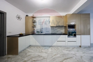 Casă 4 camere, de inchiriat, Izvor!