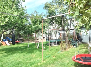 Apartament cu 3 camere, curte comuna, centrala proprie, zona Mehala