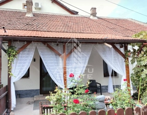 Apartament cu 3 camere, curte comuna, centrala proprie, zona Mehala