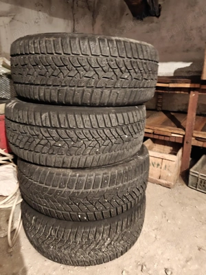 Anvelope iarnă Dunlop 215 50 r17
