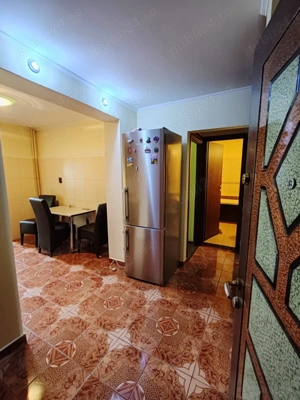 Închiriez apartament 