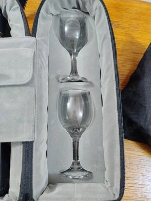 vin vechi de colectie Pinot Noir Premiat *Reserva*2005-cu borseta si pahare - imagine 3