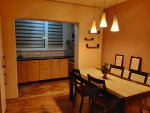 Apartament 4 camere de vânzare, 102 metri pătrați