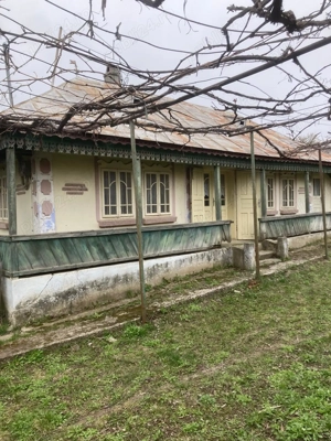 Casa bătrânească de vânzare  - imagine 2