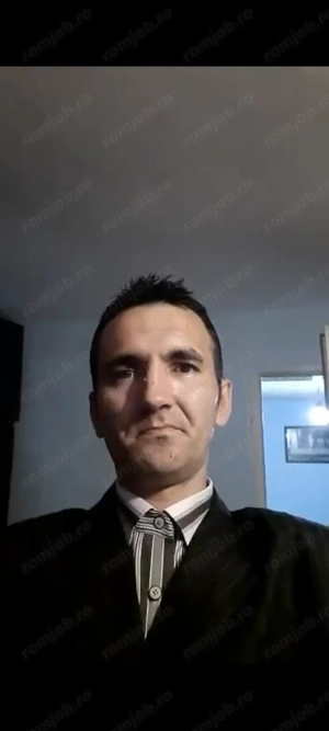 Îngrijesc un om bătrân intern.