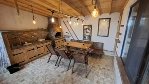 Apartament 3 camere, curte proprie, mobilat și utilat. Foișor, loc de parcare. Termen lung.