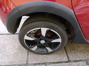 Roți și jante cu anvelope.