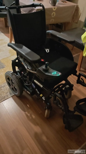 Vând cărucior cu rotile electric