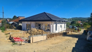 Casă nouă de vânzare în Curtea de Argeș, cartier rezidențial Marina.