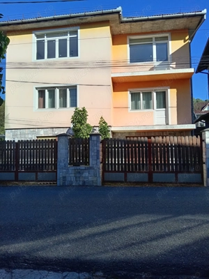 Casa  compusa din 2 apartamente fiecare cu o suprafață de 100 mp fiecare. cu o suprafață vânzare.  - imagine 5