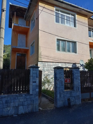 Casa  compusa din 2 apartamente fiecare cu o suprafață de 100 mp fiecare. cu o suprafață vânzare.  - imagine 4