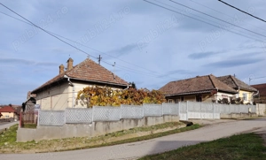 Casa locuibila, cu două corpuri de clădiri, utilități, 1200 mp teren