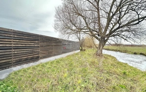 Curte Generoasa Zona Linistita