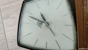 Ceas Victoria Arad , suport lemn , funcțional,starra din foto