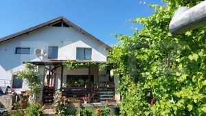 Proprietate unică lângă Arhiescopi Târgoviște – 2 case, teren generos, mobilată  - imagine 3