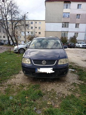 Vând Volskwagen Touran 2.0