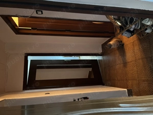 Vând apartament cu 2 camere în Drobeta-Turnu Severin, pe strada Privighetorilor.