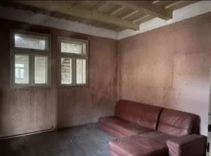 Casă cu cerdac ,grădină mare 3217 si teren 4000 mp un total de 7217 mp.Curent trifazic.  - imagine 5