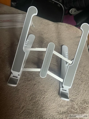 Suport pliabil pentru laptop 