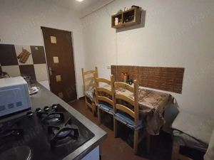 Apartament cu 3 camere, decomandat, et3, Sagului - imagine 2