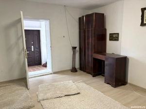 Inchiriez casă 3 camere .