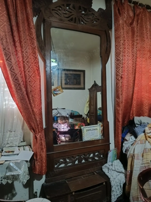 Vând mobila veche in stare bună 