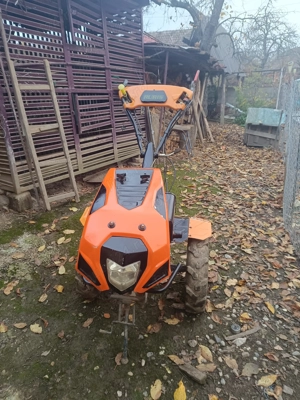 Vând triciclu electric și motocultor motorina 10 Cp