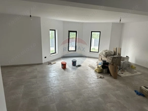 Casă / Vilă cu 5 camere de vânzare - imagine 14