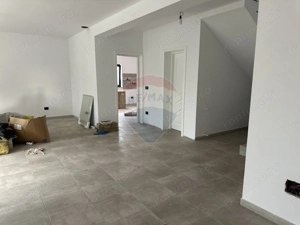 Casă / Vilă cu 5 camere de vânzare - imagine 4