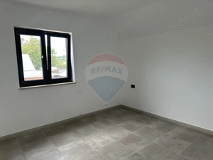 Casă / Vilă cu 5 camere de vânzare - imagine 6