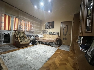 Apartament cu 3 camere,2 bai, etajul 1,centrala proprie,zona Girocului