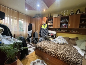 Apartament cu 3 camere,2 bai, etajul 1,centrala proprie,zona Girocului - imagine 4