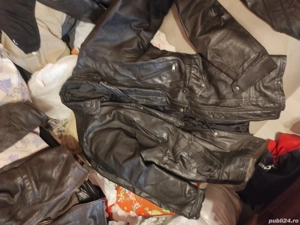 Vand doua haine de piele fara defecte,din piele solida groasa si batoasa, toate in stare buna. Pret  - imagine 2