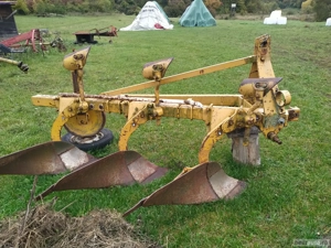 vând plug cu trei trupițe 