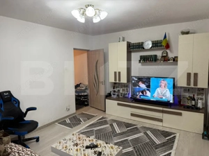 Apartament 2 camere ,renovat , zona micro 4 - imagine 2