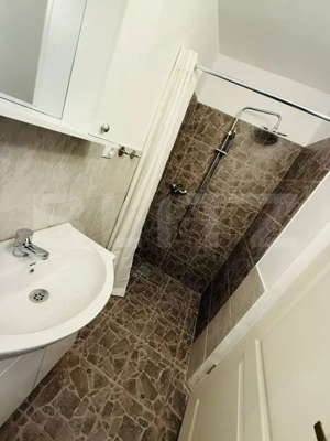 Cameră de cămin renovată complet – cu baie proprie, bucatarie si centrala ! - imagine 6