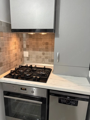 Apartament 4 camere, decomandat, loc de parcare, zona Brosteni - imagine 6