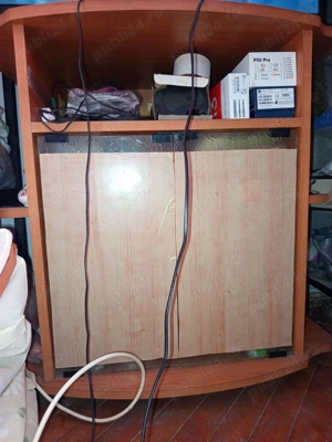 Vând comodă pentru televizor pe rotile cu dulăpior și nișă pentru depozitare și noptieră cu sertare