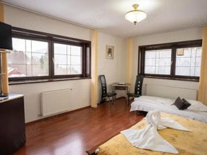 De vanzare -Pensiune cu 21 camere situata in Sinaia,central - imagine 12