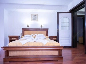 De vanzare -Pensiune cu 21 camere situata in Sinaia,central - imagine 10