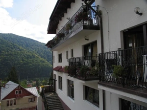 De vanzare -Pensiune cu 21 camere situata in Sinaia,central - imagine 15