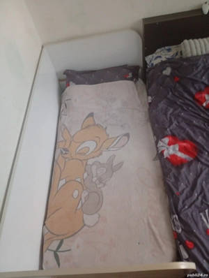 Vând pat pentru bebeluși 