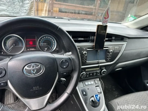 Toyota Auris Hybrid - imagine 3