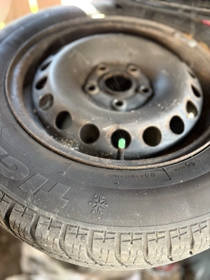 Set cauciucuri iarnă Tigar 195/65 R15 cu jante de tablă – stare bună