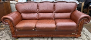 2 buc Canapea Fixa Vintage din Piele cu ornamente sculptate din Lemn