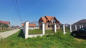 Casa de vanzare cu 1000 mp teren in Avrig