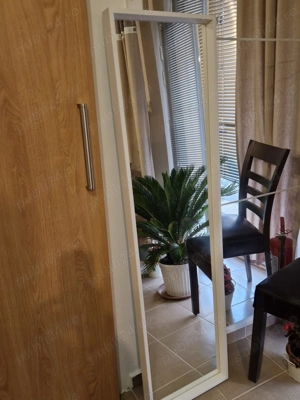 Oglinda cu rama alba din MDF