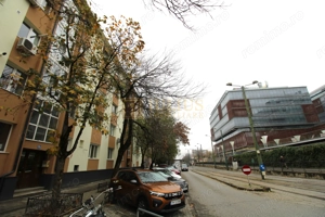 Piata 700; centrala proprie, la prima inchiriere dupa renovare.